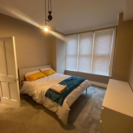 Spacious 2-Bed Apartment London Exterior foto